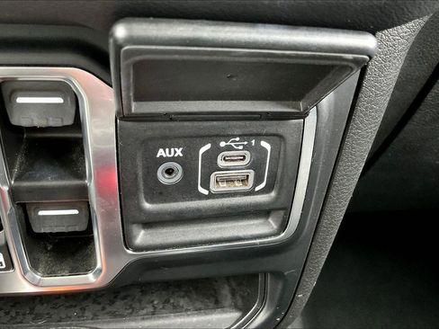 Used 2024 Jeep Wrangler Unlimited Sahara image 31