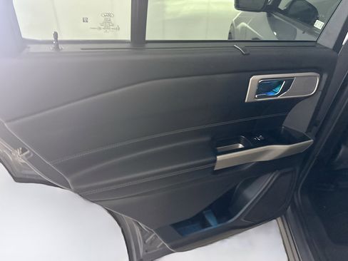 Used 2022 Ford Explorer Limited image 26