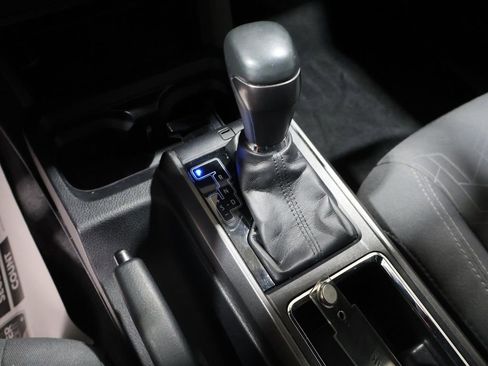 Used 2017 Toyota Tacoma TRD Off-Road w/ Tow Package (A/T) image 30