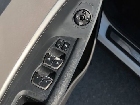 Used 2018 Hyundai Santa Fe Limited image 17