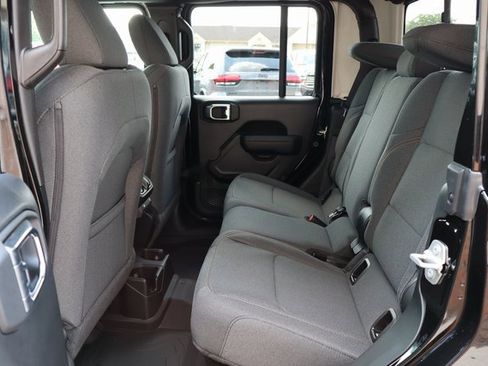 New 2025 Jeep Gladiator Sport image 39