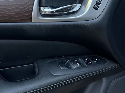 Used 2017 Nissan Pathfinder Platinum image 21