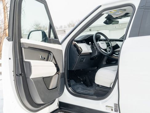 Used 2024 Land Rover Range Rover Sport SE image 11