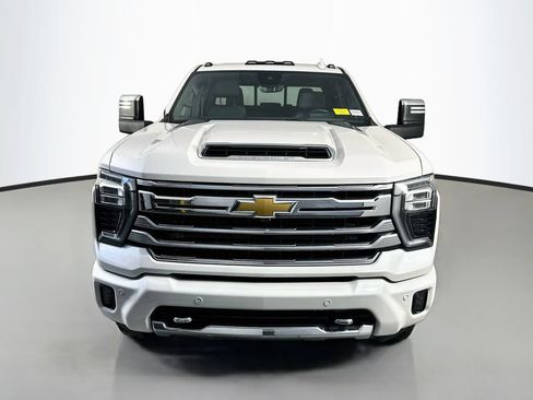 Used 2024 Chevrolet Silverado 2500 High Country w/ High Country Premium Package AWD/4WD image 2