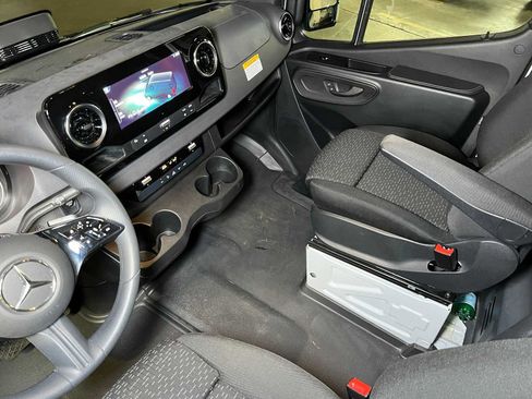 Used 2026 Mercedes-Benz Sprinter 2500 image 40
