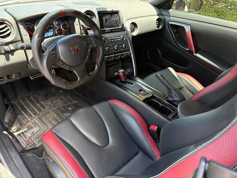 Used 2014 Nissan GT-R Black Edition AWD/4WD image 6