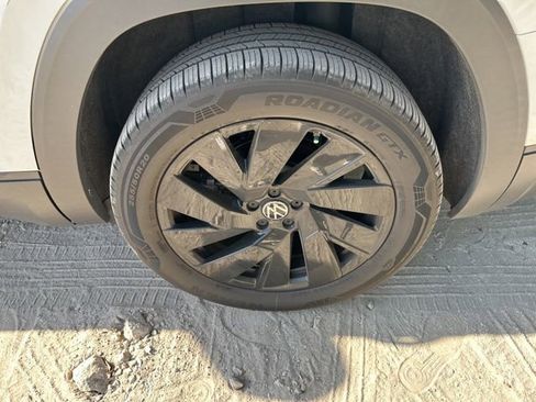 Used 2024 Volkswagen Atlas SE image 21