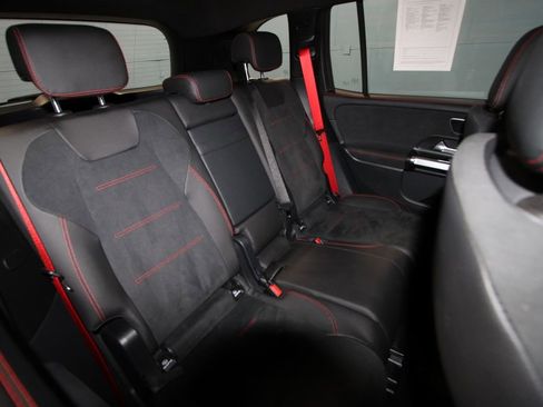 Used 2025 Mercedes-Benz GLB 35 AMG 4MATIC image 24