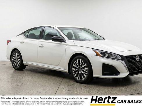 Used 2025 Nissan Altima 2.5 SV FWD image 1