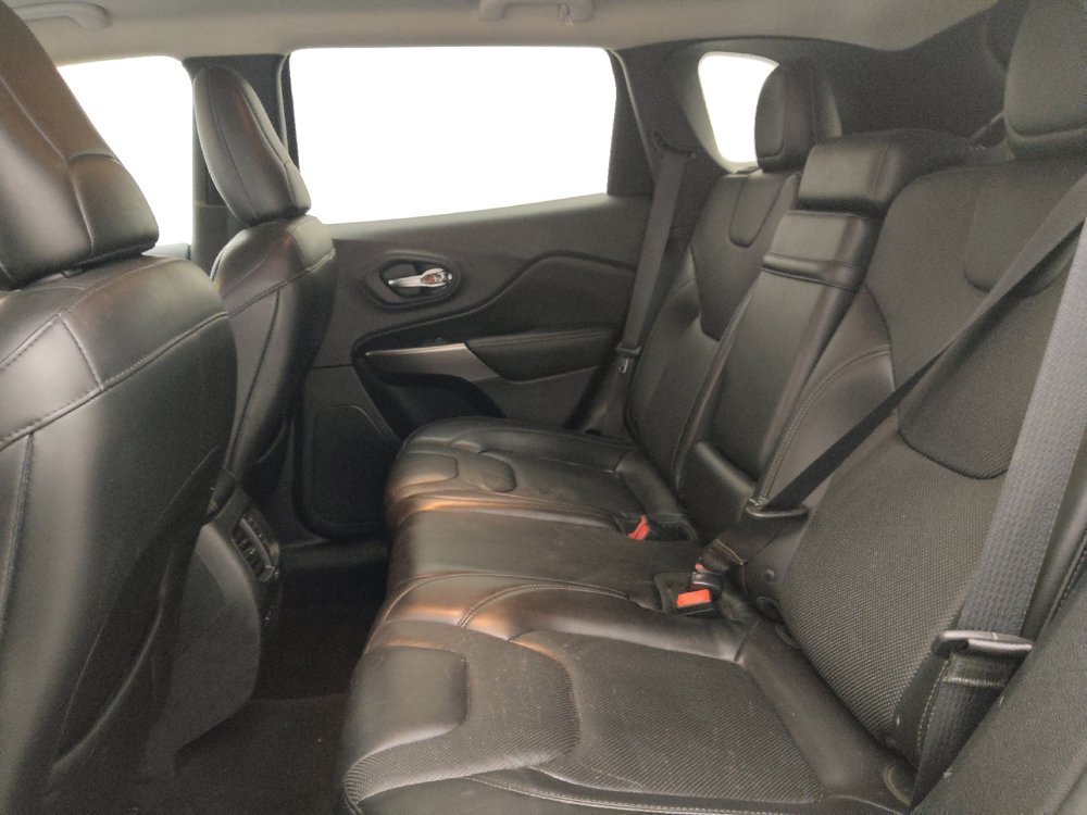 Used 2019 Jeep Cherokee Limited FWD image 18