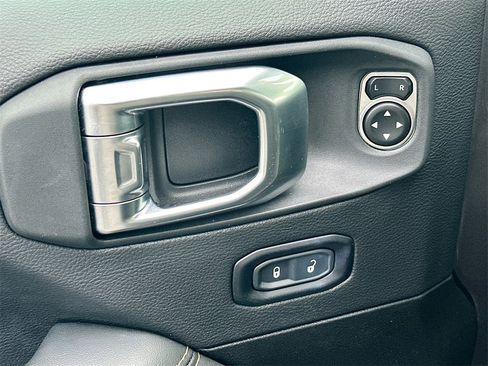 Used 2025 Jeep Wrangler Sahara w/ Safety Group image 21