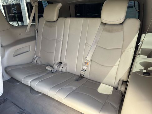 Used 2019 Cadillac Escalade ESV Luxury AWD/4WD image 28
