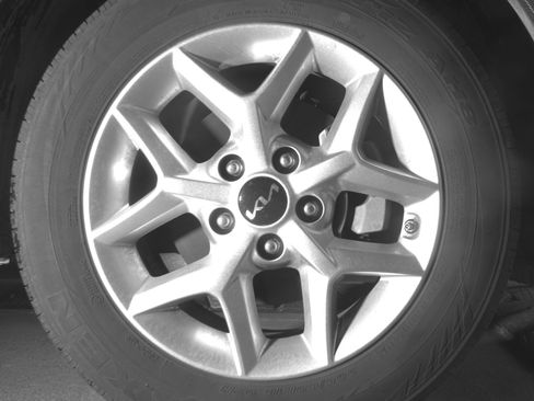 Used 2025 Kia Soul LX w/ LX Technology Package image 18