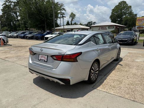 Used 2023 Nissan Altima 2.5 SV w/ SV Premium Package FWD image 5