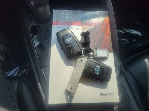 Used 2023 Toyota Camry XSE image 32