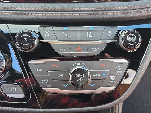 New 2026 Chrysler Pacifica Pinnacle w/ Trailer Tow Group image 23