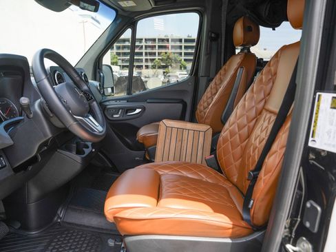 Used 2022 Mercedes-Benz Sprinter 2500 image 2