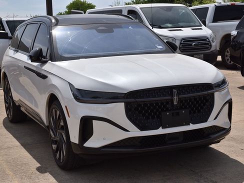 Used 2024 Lincoln Nautilus Reserve w/ Equipment Group 203A image 4