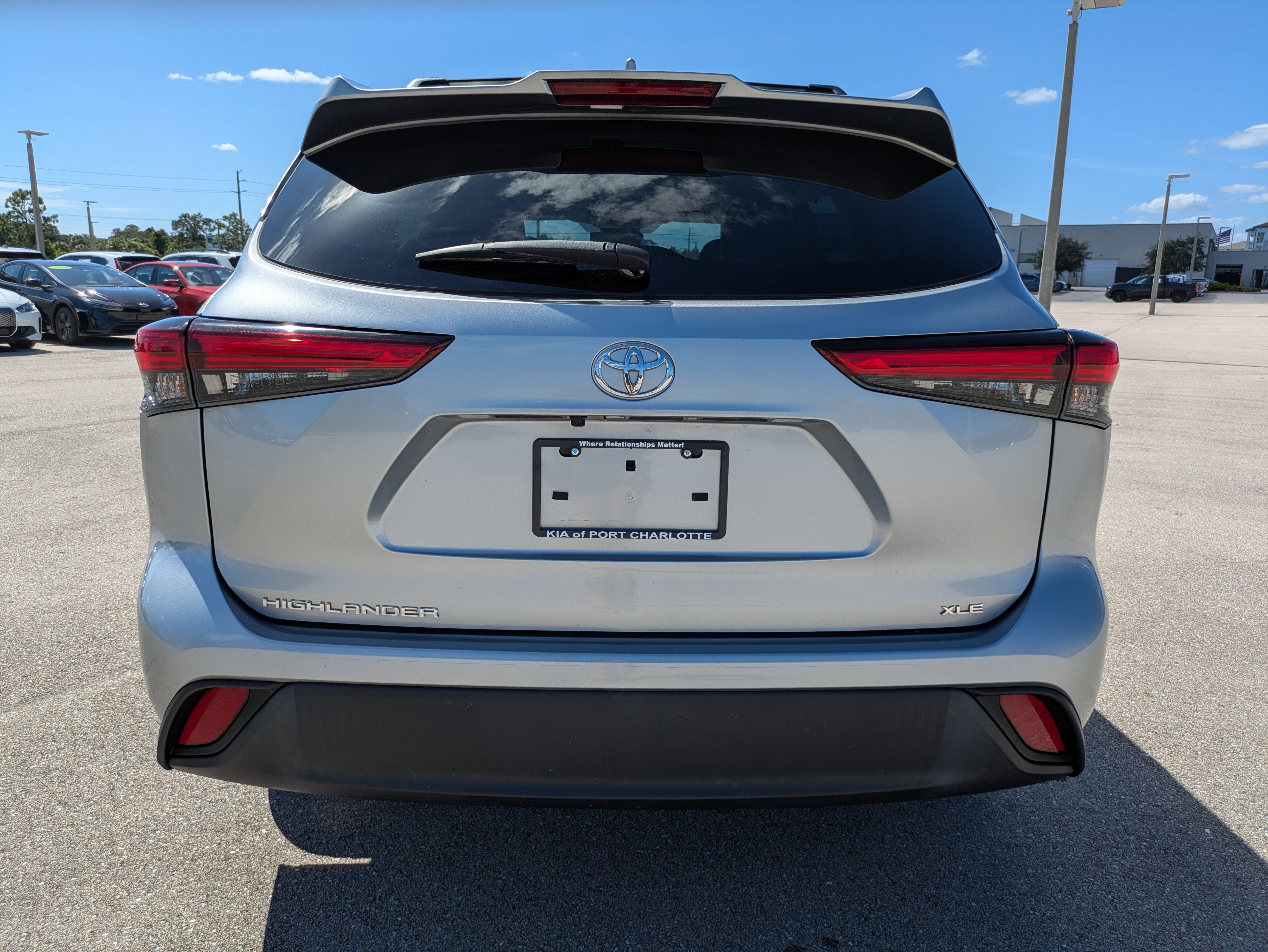 Used 2023 Toyota Highlander XLE FWD image 5