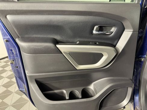 Used 2019 Nissan Titan SV image 38