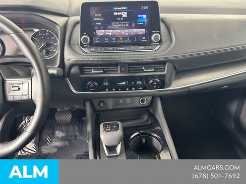 Used 2025 Nissan Rogue SV image 32