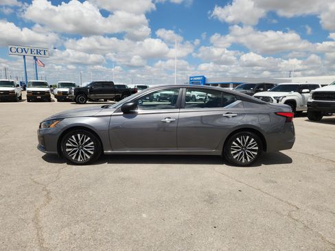 Used 2025 Nissan Altima 2.5 SV FWD image 4
