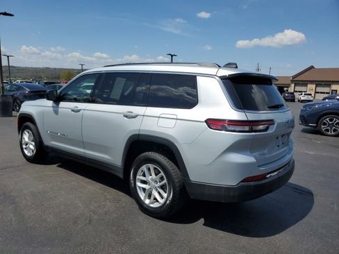 Used 2023 Jeep Grand Cherokee L Laredo w/ Luxury Tech Group I AWD/4WD image 3