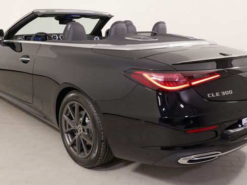 Used 2024 Mercedes-Benz CLE 300 4MATIC Cabriolet image 15