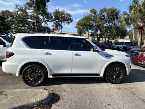 Used 2024 Nissan Armada Platinum w/ Captain's Chairs Package RWD image 8
