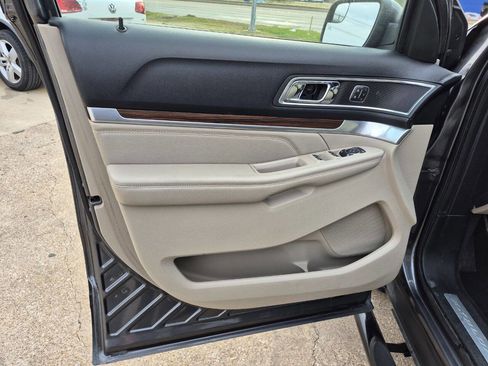 Used 2018 Ford Explorer Limited image 10