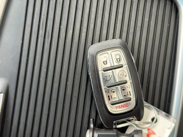 Used 2019 Chrysler Pacifica Limited FWD image 19