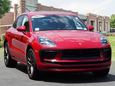 Used 2025 Porsche Macan AWD/4WD image 3