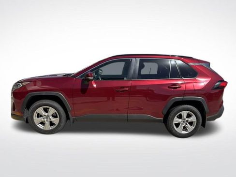 Used 2019 Toyota RAV4 XLE w/ Convenience Package FWD image 2