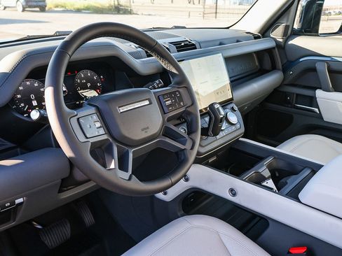 New 2026 Land Rover Defender 110 X-Dynamic SE image 29