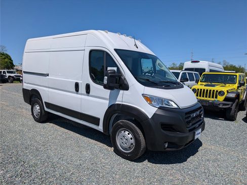 Used 2023 RAM ProMaster 2500 w/ Convenience Group image 5