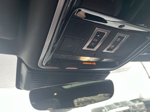 Certified 2025 Land Rover Range Rover Velar Dynamic HSE image 26