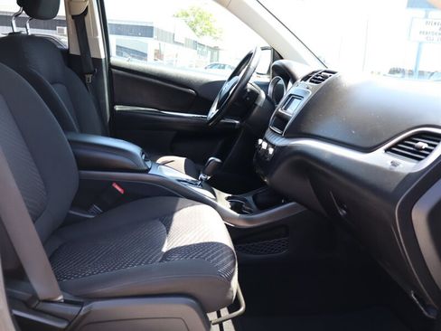 Used 2018 Dodge Journey SE w/ Connectivity Group FWD image 9