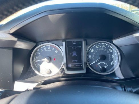 Used 2019 Toyota Tacoma SR5 AWD/4WD image 18