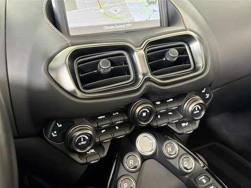Used 2022 Aston Martin V8 Vantage Roadster image 18