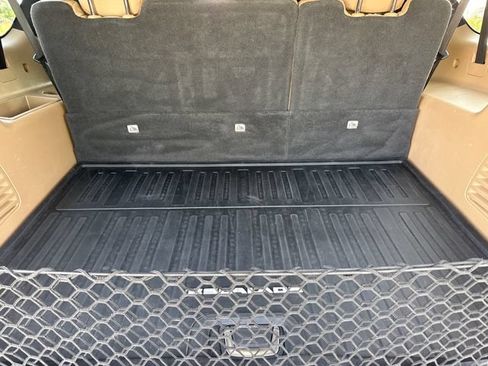 Used 2018 Cadillac Escalade ESV Platinum AWD/4WD image 10