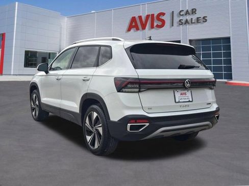Used 2025 Volkswagen Taos SE AWD/4WD image 10
