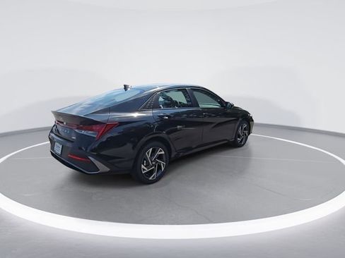 New 2025 Hyundai Elantra SEL image 8