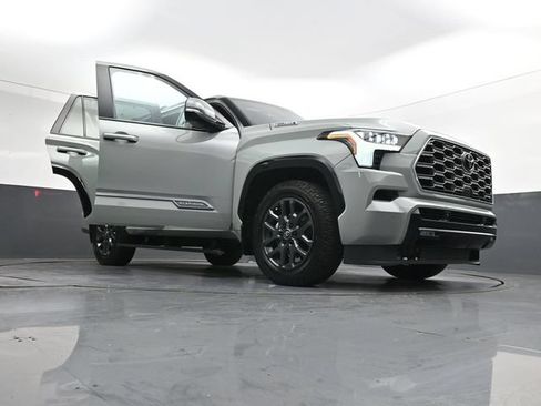 Used 2025 Toyota Sequoia Platinum AWD/4WD image 43