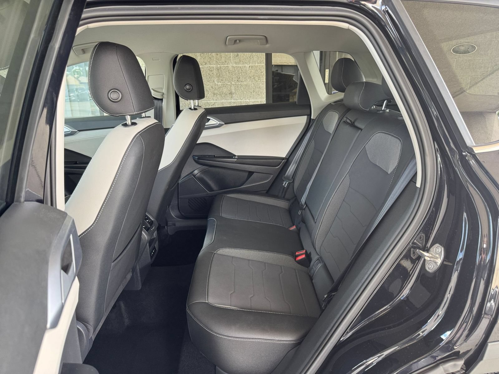 Used 2026 Volkswagen Taos SE FWD image 26