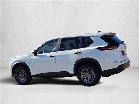 Used 2024 Nissan Rogue S image 8