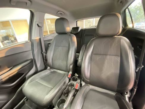 Used 2022 Chevrolet Trax LT w/ Driver Confidence Package AWD/4WD image 13