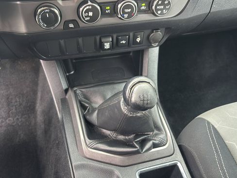 Used 2020 Toyota Tacoma TRD Off-Road w/ Blackout Package AWD/4WD image 35