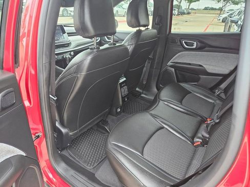 Used 2025 Jeep Compass Latitude w/ Sun & Sound Group AWD/4WD image 28