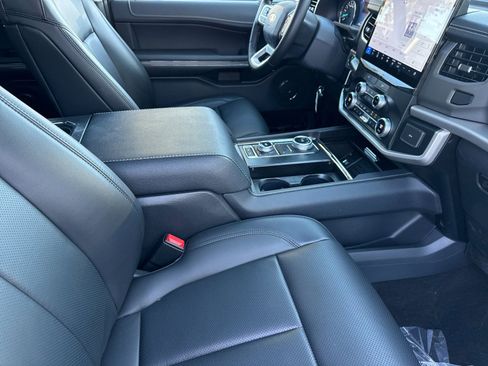 New 2024 Ford Expedition XLT image 18