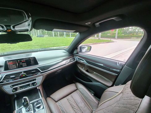 Used 2020 BMW 750i xDrive w/ Executive Package AWD/4WD image 25